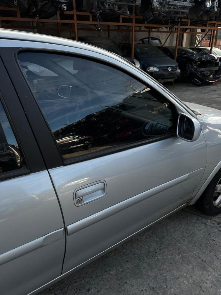 PUERTA DELANTERA DERECHA CHEVROLET CORSA