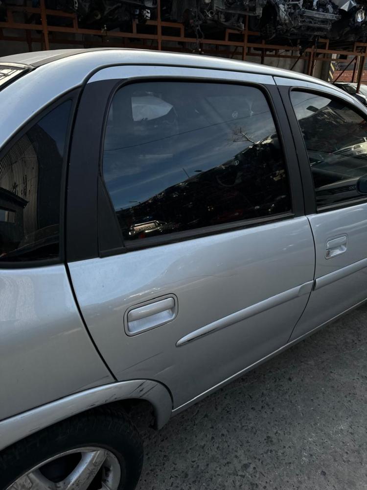 PUERTA TRASERA DERECHA CHEVROLET CORSA