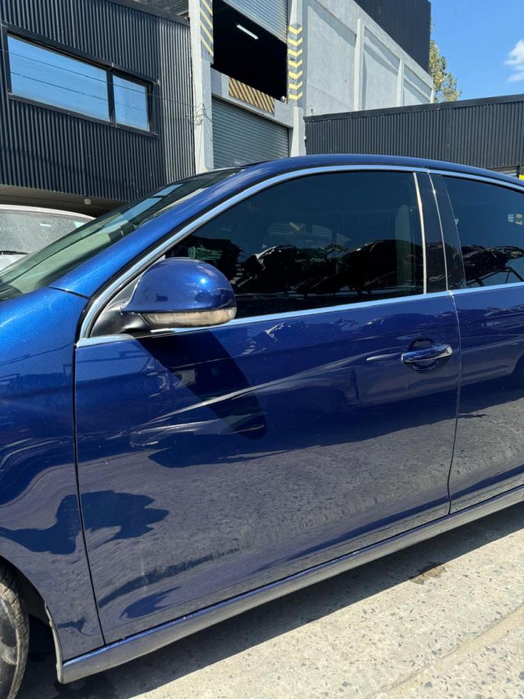 PUERTA DELANTERA IZQUIERDA VOLKSWAGEN VENTO 2.5