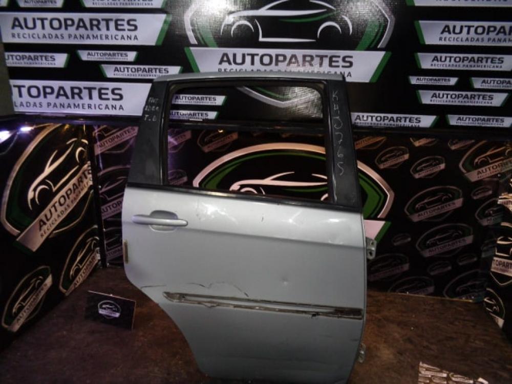 PUERTA TRASERA DERECHA FIAT IDEA ATRACCION