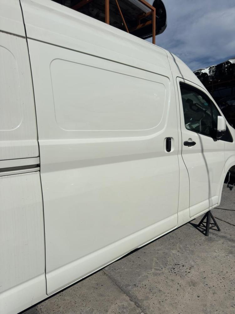 PUERTA TRASERA DERECHA TOYOTA HIACE FURGON L2H2 2.8
