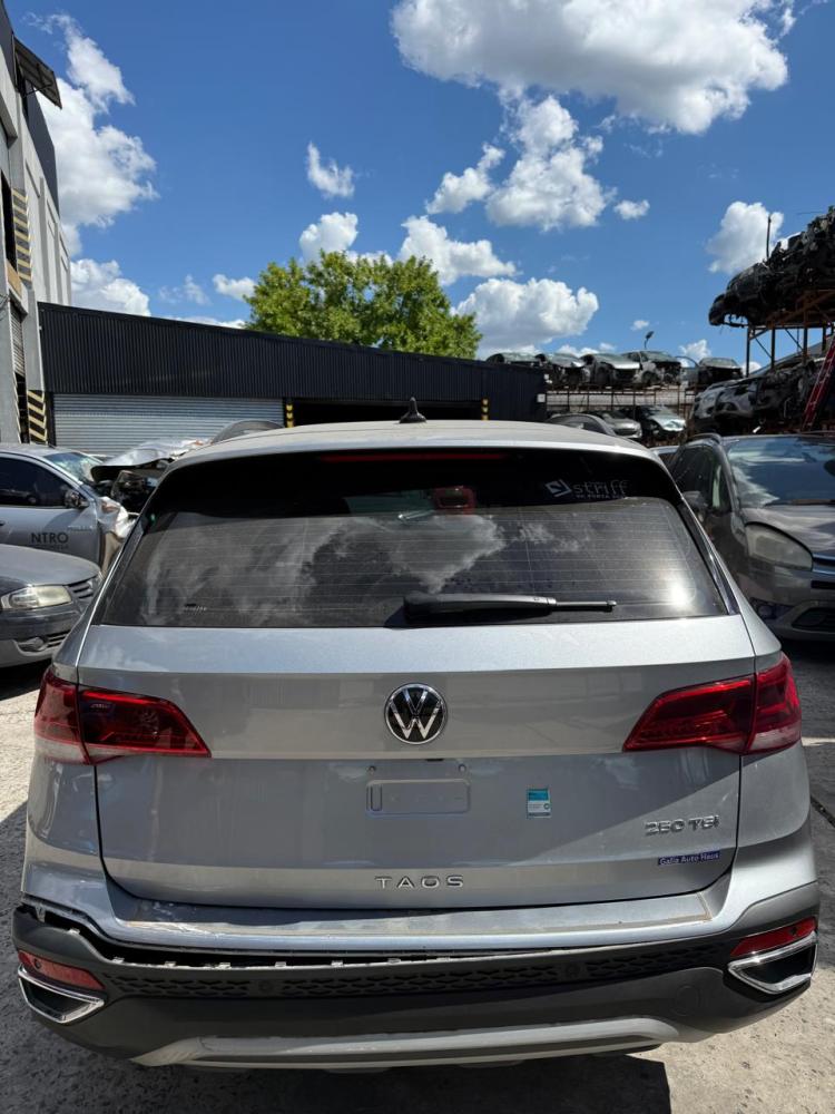PORTON TRASERO VOLKSWAGEN TAOS