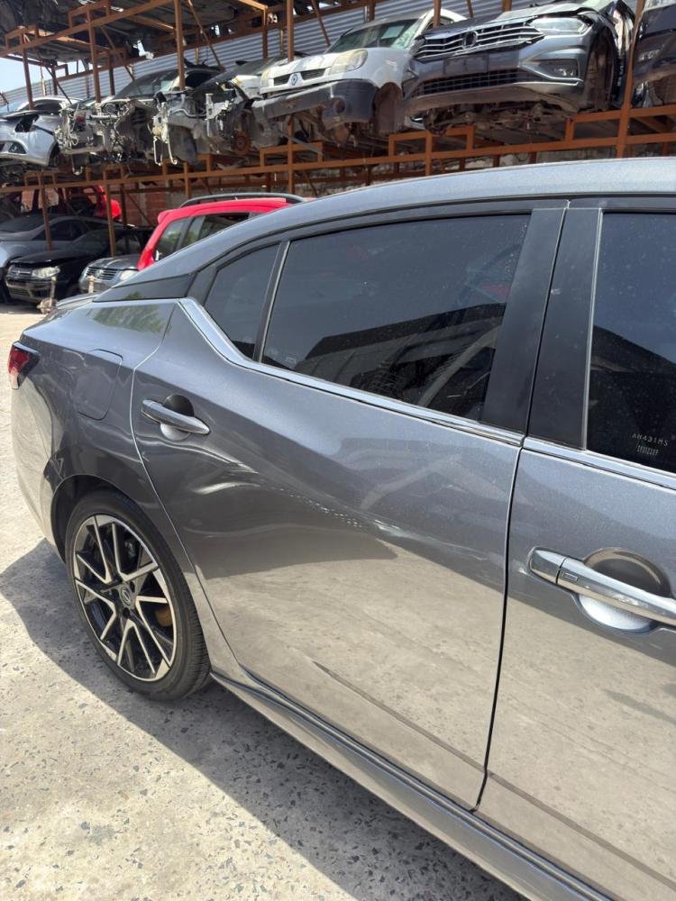 PUERTA TRASERA DERECHA NISSAN SENTRA 2.0