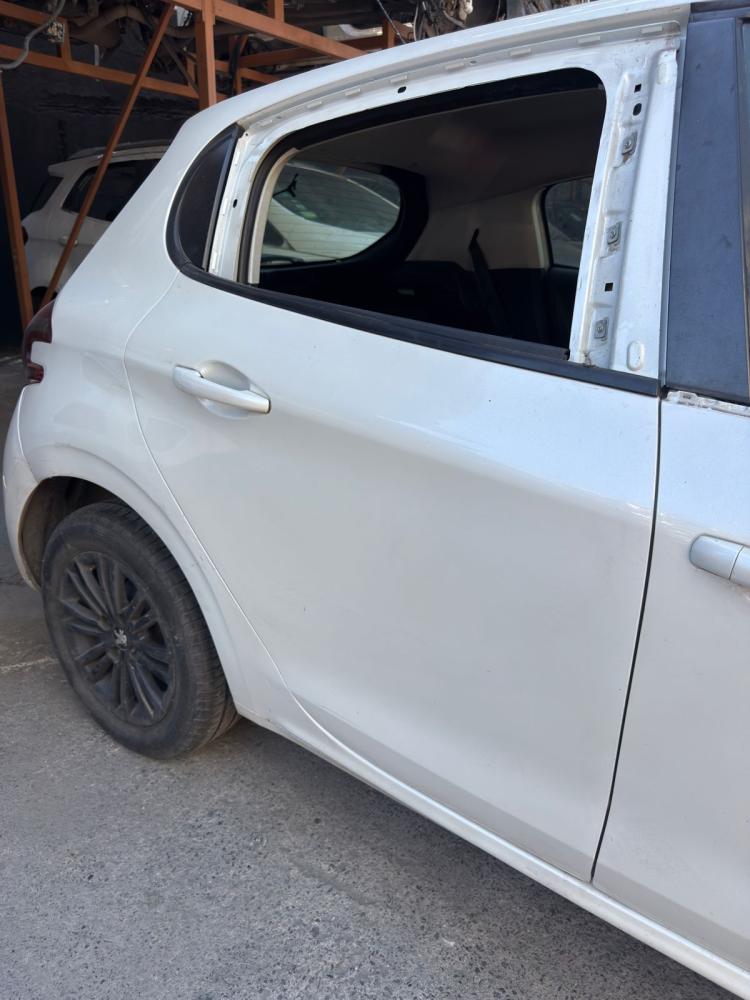 PUERTA TRASERA DERECHA PEUGEOT 208 ALLURE 1.6