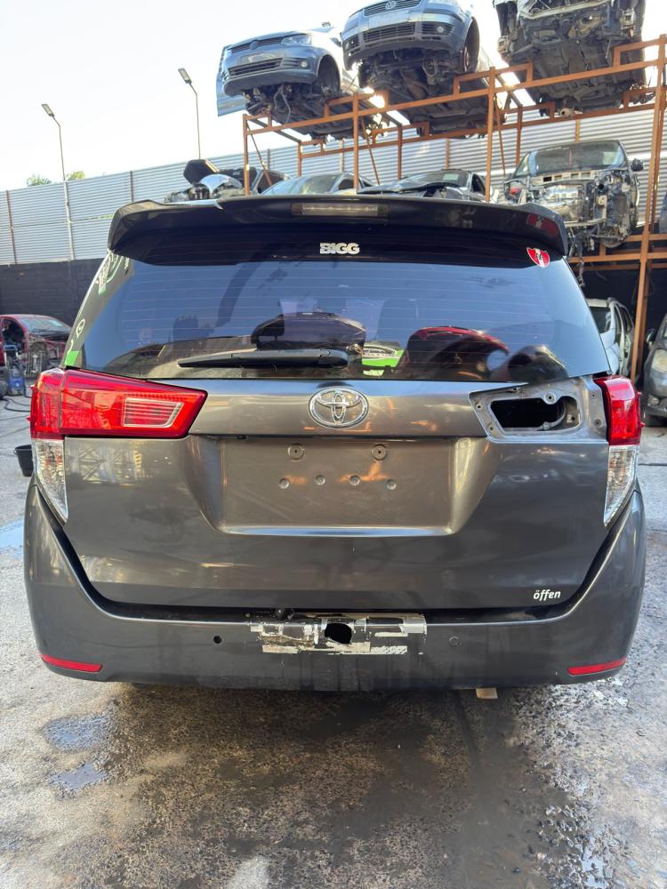 PORTON TRASERO TOYOTA INNOVA SRV 2.7 NAFTA