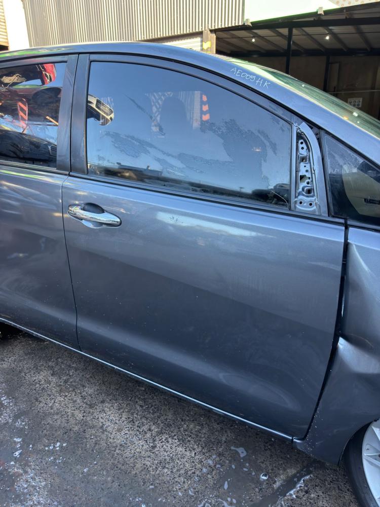 PUERTA DELANTERA DERECHA TOYOTA INNOVA SRV 2.7 NAFTA