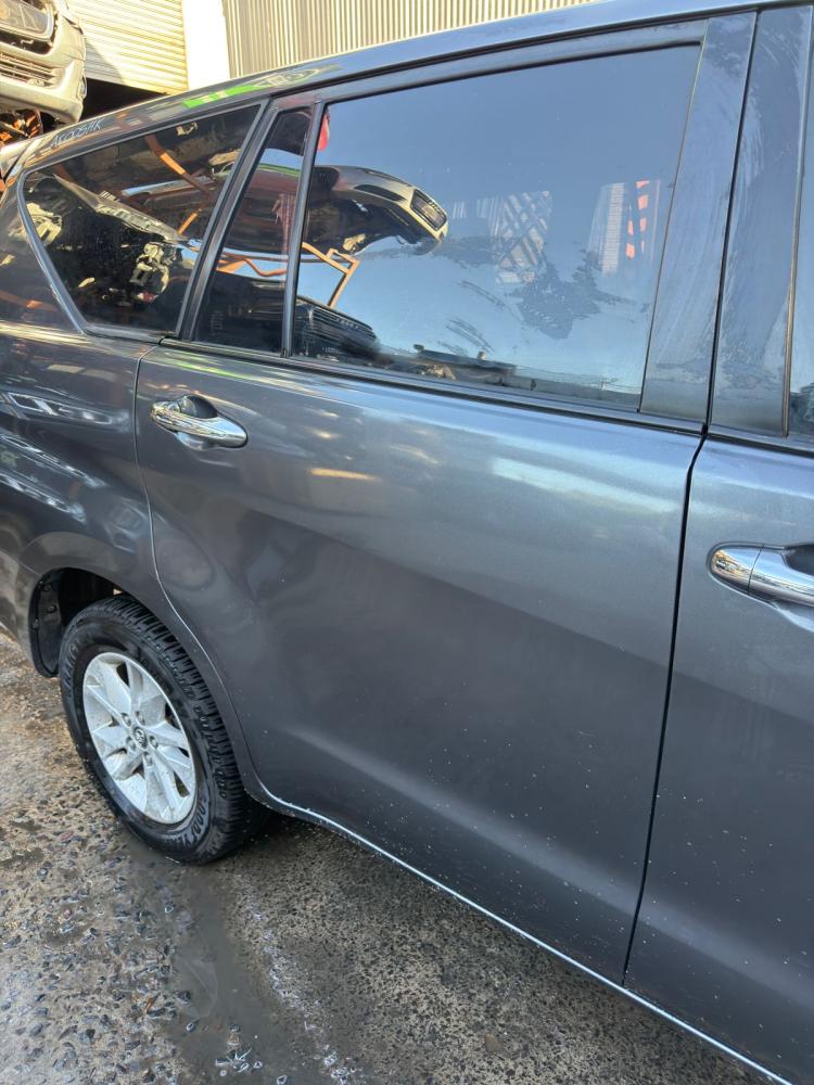 PUERTA TRASERA DERECHA TOYOTA INNOVA SRV 2.7 NAFTA