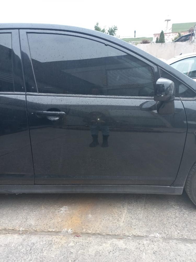 PUERTA DELANTERA DERECHA NISSAN TIIDA 1.8 6MT
