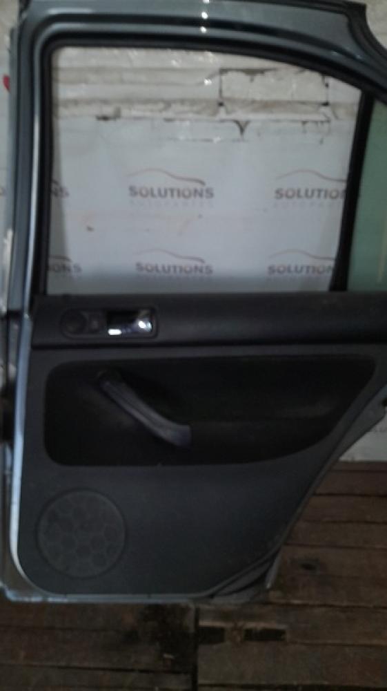 PUERTA TRASERA DERECHA VOLKSWAGEN BORA 2.0 2009