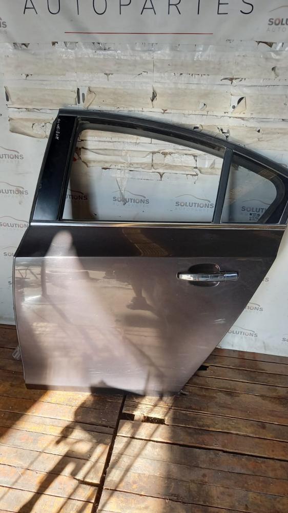 PUERTA TRASERA IZQUIERDA CHEVROLET CRUZE 1.8 LTZ A/T