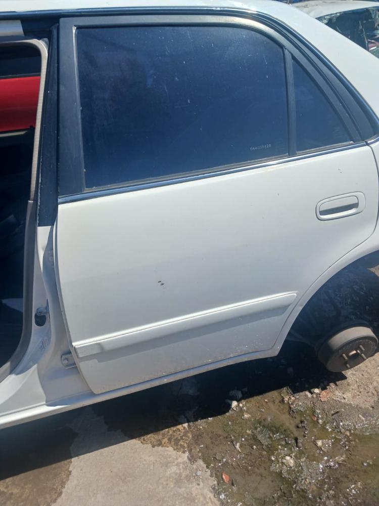 GUARDABARRO DELANTERO DERECHO TOYOTA COROLLA 1.8