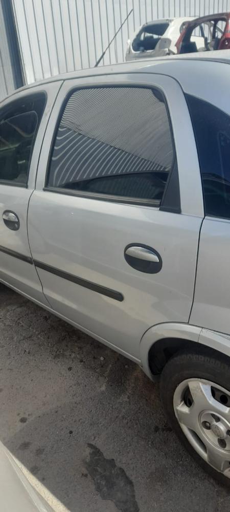 PUERTA TRASERA IZQUIERDA CHEVROLET CORSA 2 1.8