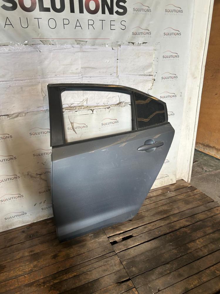 PUERTA TRASERA IZQUIERDA TOYOTA COROLLA 2.0
