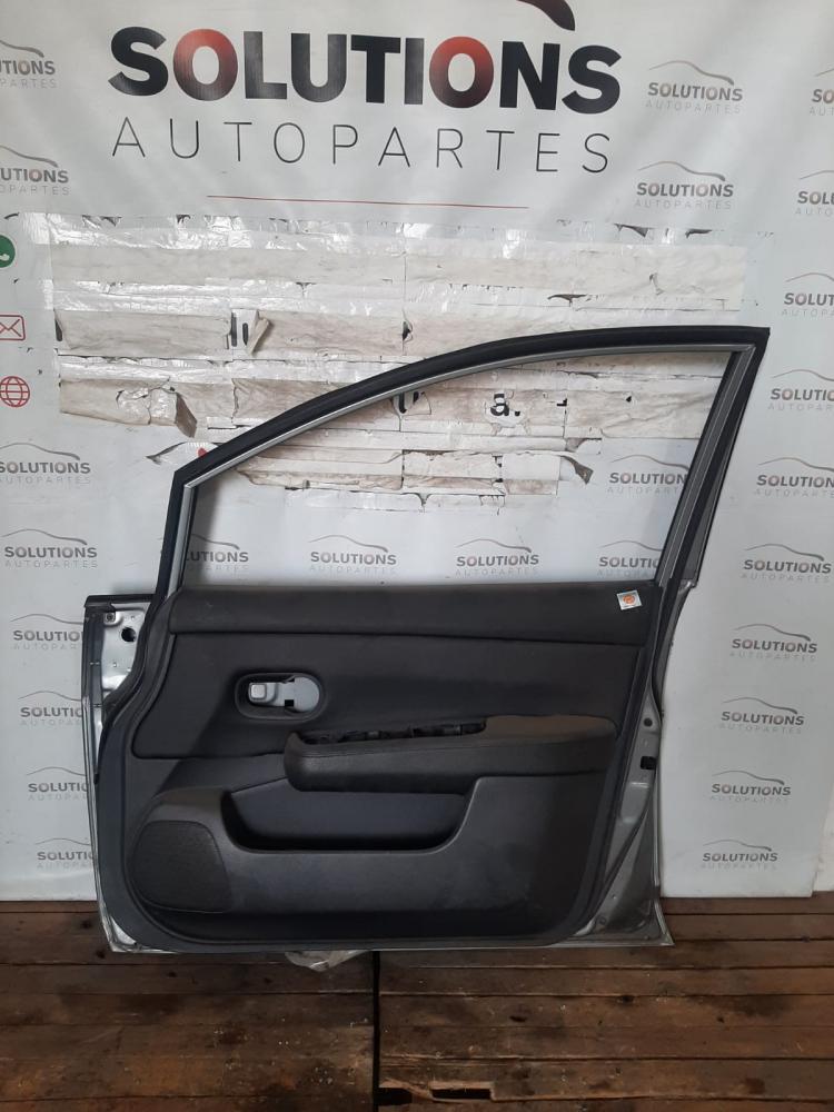 PUERTA DELANTERA DERECHA NISSAN TIIDA 1.8 6MT 2010